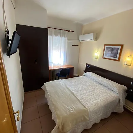 Alegret Hotel *